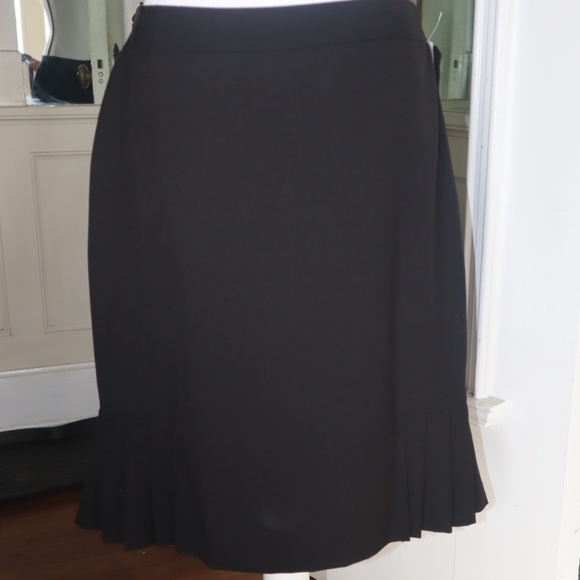 Beautiful black work skirt by Tahari A.S Levine - Picture 1 of 5